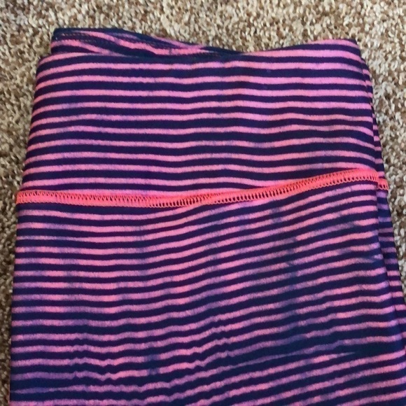 𝅺Under Armour Women’s Compression Capri Leggings - Picture 9 of 10